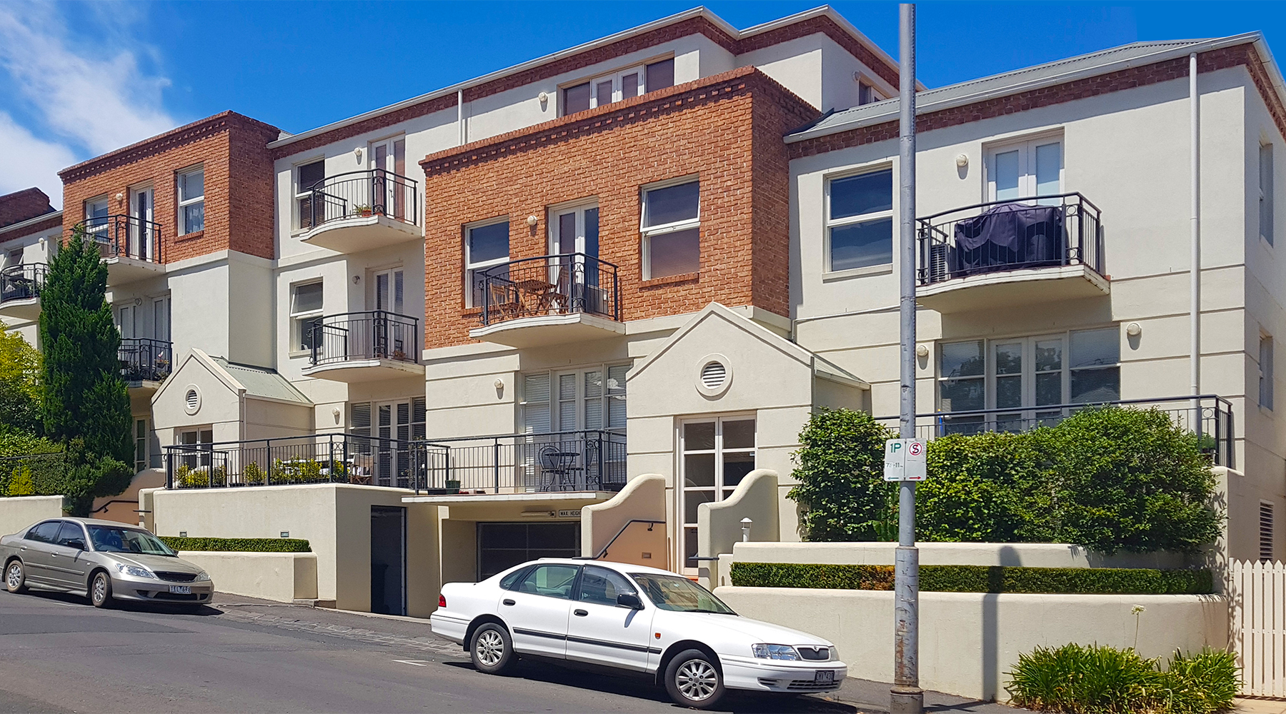 Front elevation of the Edgewood on Lennox apartment development in Richmond Hill with modern brick façade, balconies and landscaped entrance.